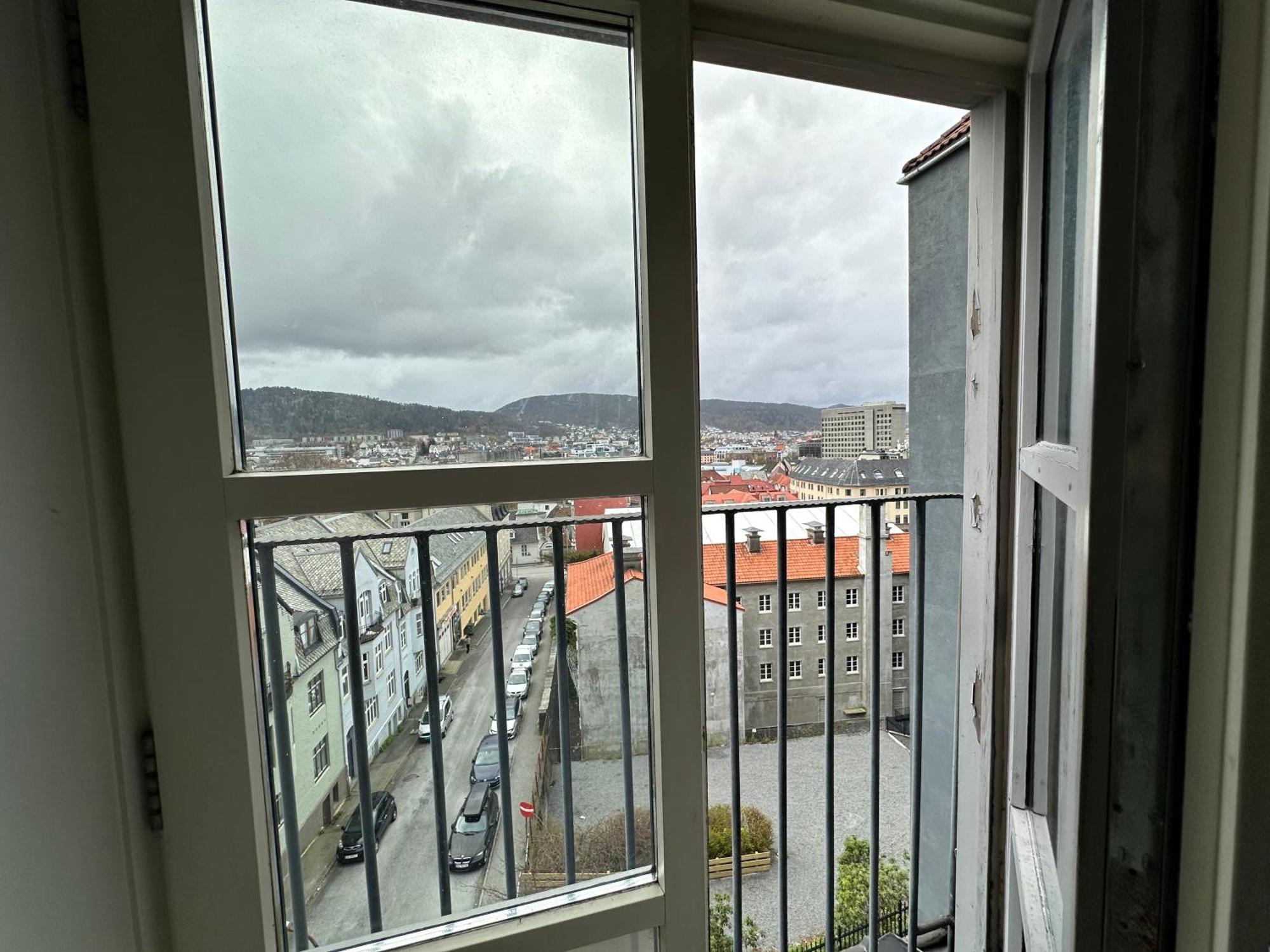 Sjarmerende Bolig Like Ved Togstasjonen Lägenhet Bergen Exteriör bild